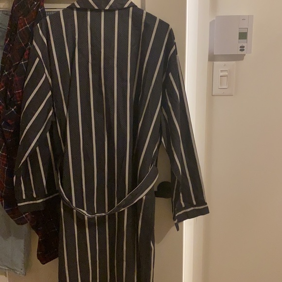 Black long robe for men - Picture 3 of 4